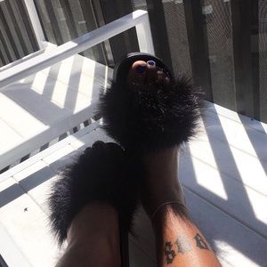 Fur slippers